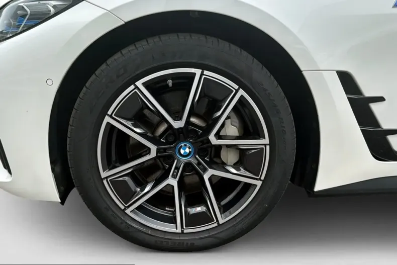 BMW i4 (Seria 4) din 2023 cu 66.146 km - oferta BMW241573 - foto 15
