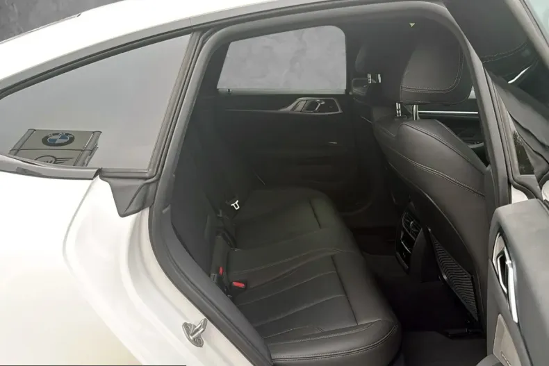 BMW i4 (Seria 4) din 2023 cu 66.146 km - oferta BMW241573 - foto 24