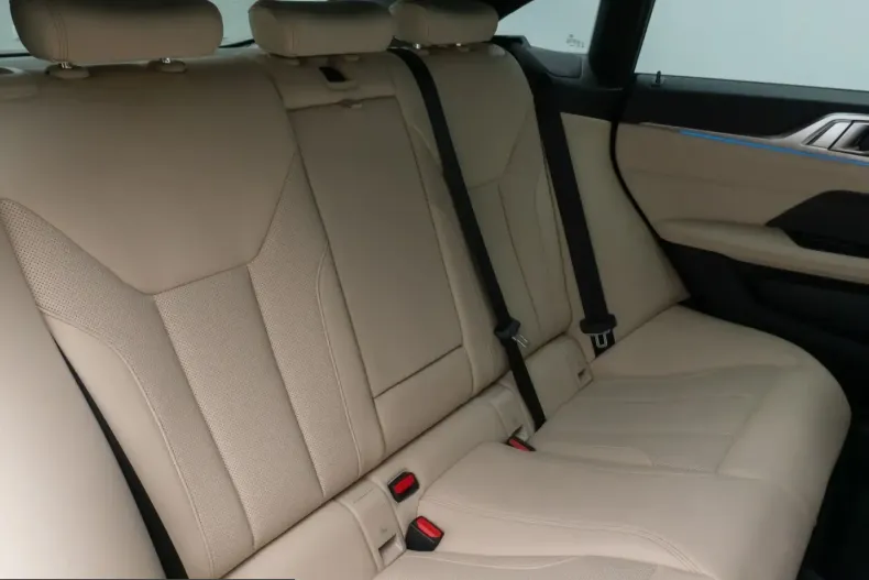 BMW i4 (Seria 4) din 2023 cu 26.000 km - oferta BMW241576 - foto 29