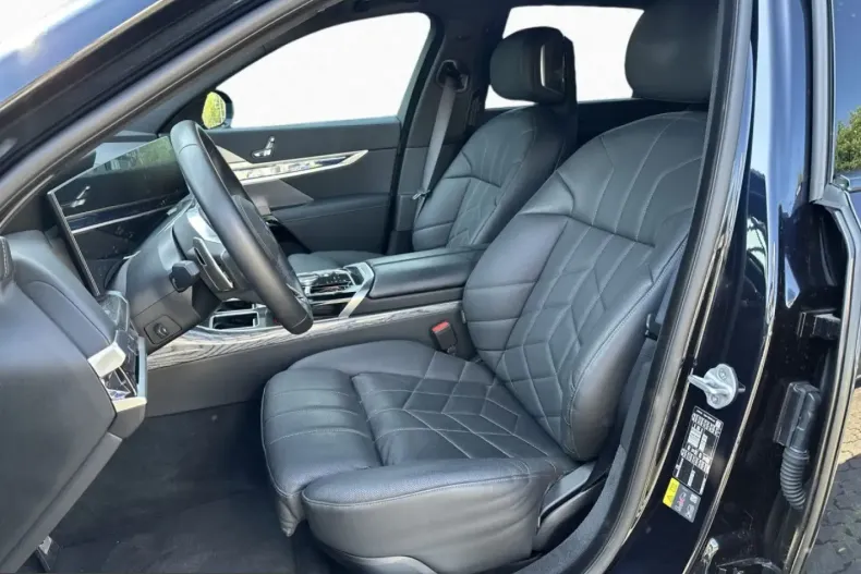 BMW 750 (Seria 7) din 2025 cu 39.863 km - oferta BMW241586 - foto 6