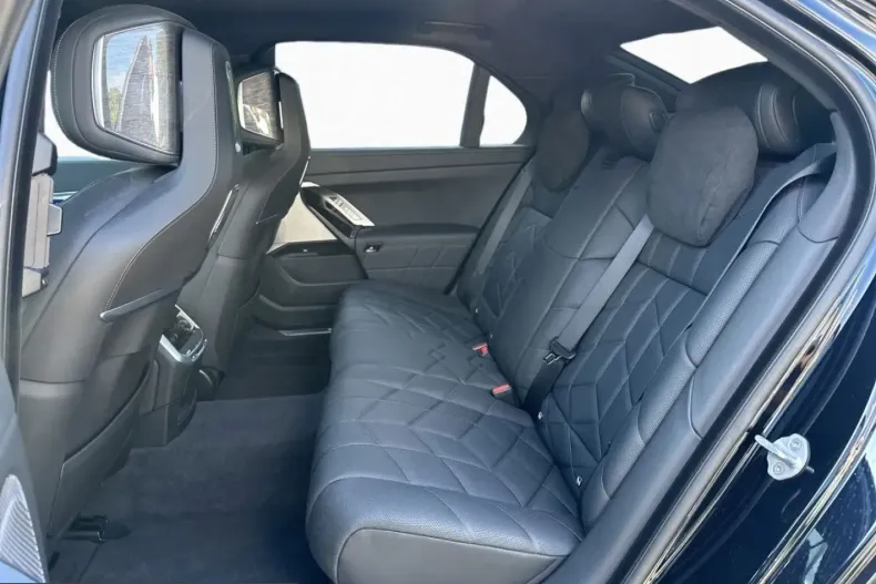 BMW 750 (Seria 7) din 2025 cu 39.863 km - oferta BMW241586 - foto 8