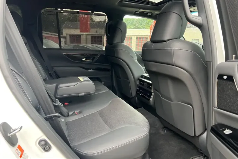 Lexus LX 500 din 2024 cu 14.678 km - oferta LEX241611 - foto 12