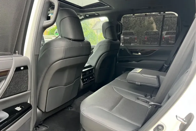 Lexus LX 500 din 2024 cu 14.678 km - oferta LEX241611 - foto 13