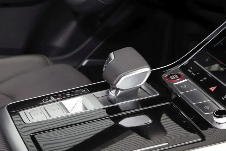 Audi SQ8 din 2025 cu 12.300 km - oferta AUD241660 - foto 17