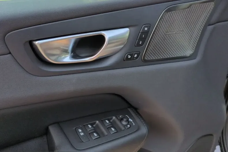 Volvo XC60 din 2024 cu 19.244 km - oferta VOL241679 - foto 8