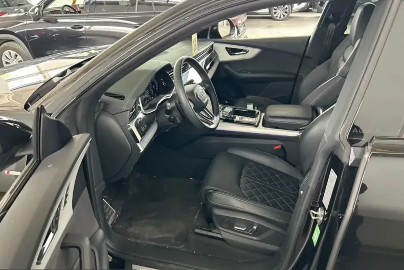 Audi Q8 din 2025 cu 13.637 km - oferta AUD241683 - foto 5