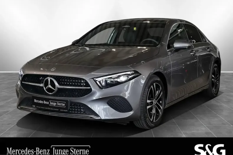 Mercedes-Benz A 220 (Clasa A) din 2025 cu 10.370 km - oferta MER241699 - foto 1