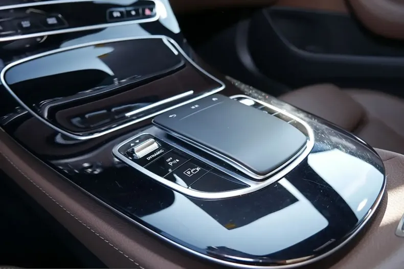 Mercedes-Benz E 300 (Clasa E) din 2024 cu 46.070 km - oferta MER241703 - foto 8