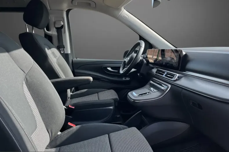 Mercedes-Benz V 300 (Clasa V) din 2024 cu 15.000 km - oferta MER241704 - foto 17
