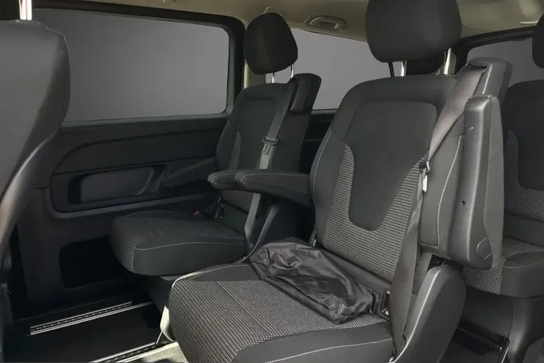 Mercedes-Benz V 300 (Clasa V) din 2024 cu 15.000 km - oferta MER241704 - foto 18