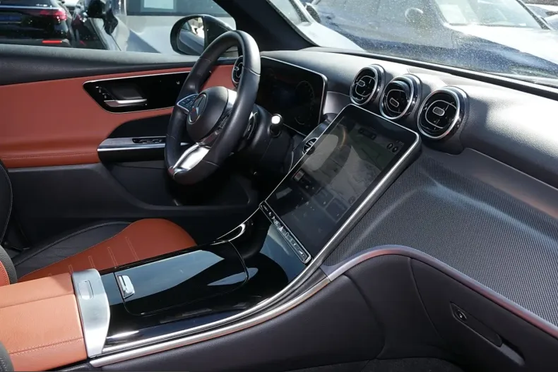 Mercedes-Benz GLC 300 (Clasa GLC) din 2022 cu 30.627 km - oferta MER241705 - foto 4