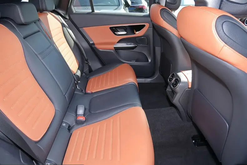 Mercedes-Benz GLC 300 (Clasa GLC) din 2022 cu 30.627 km - oferta MER241705 - foto 6