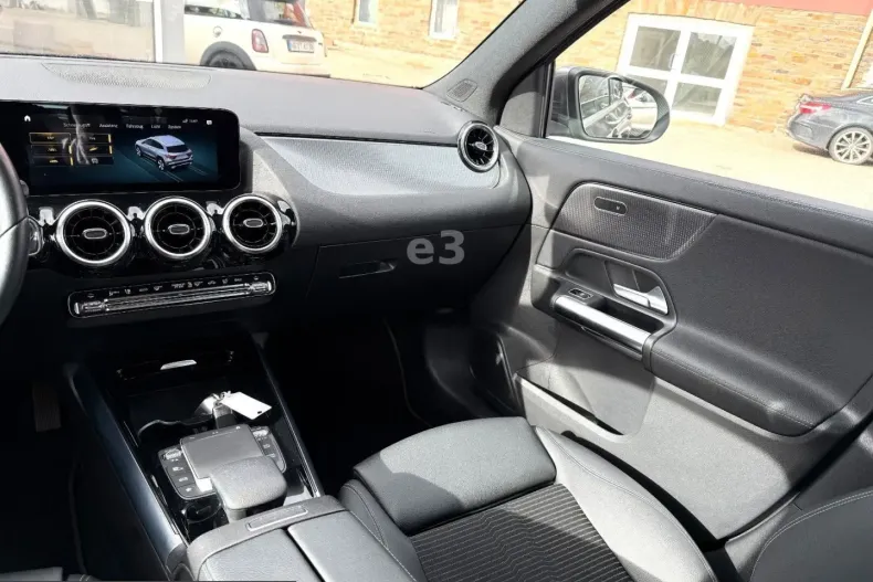 Mercedes-Benz GLA 200 (Clasa GLA) din 2021 cu 96.436 km - oferta MER241724 - foto 18