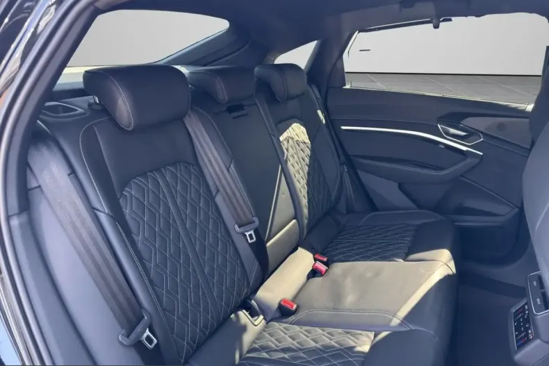 Audi Q8 din 2023 cu 25.150 km - oferta AUD241734 - foto 8