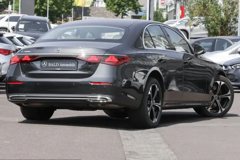 Mercedes-Benz E 300 (Clasa E) din 2025 cu 26.791 km - oferta MER241738 - foto 3