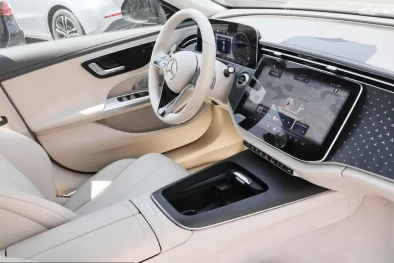 Mercedes-Benz E 300 (Clasa E) din 2025 cu 26.791 km - oferta MER241738 - foto 4