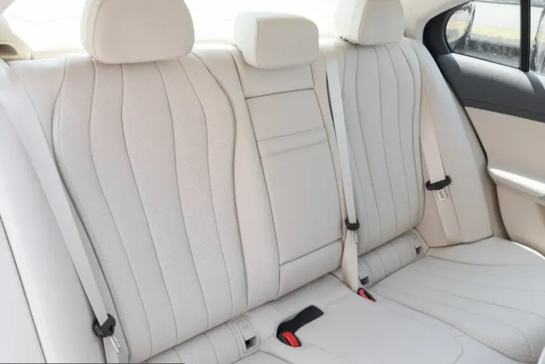 Mercedes-Benz E 300 (Clasa E) din 2025 cu 26.791 km - oferta MER241738 - foto 5