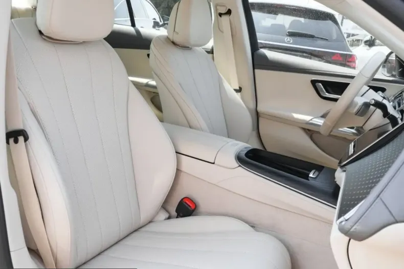 Mercedes-Benz E 300 (Clasa E) din 2025 cu 26.791 km - oferta MER241738 - foto 7