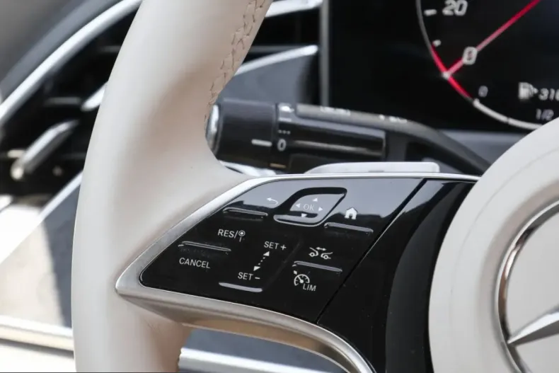 Mercedes-Benz E 300 (Clasa E) din 2025 cu 26.791 km - oferta MER241738 - foto 10