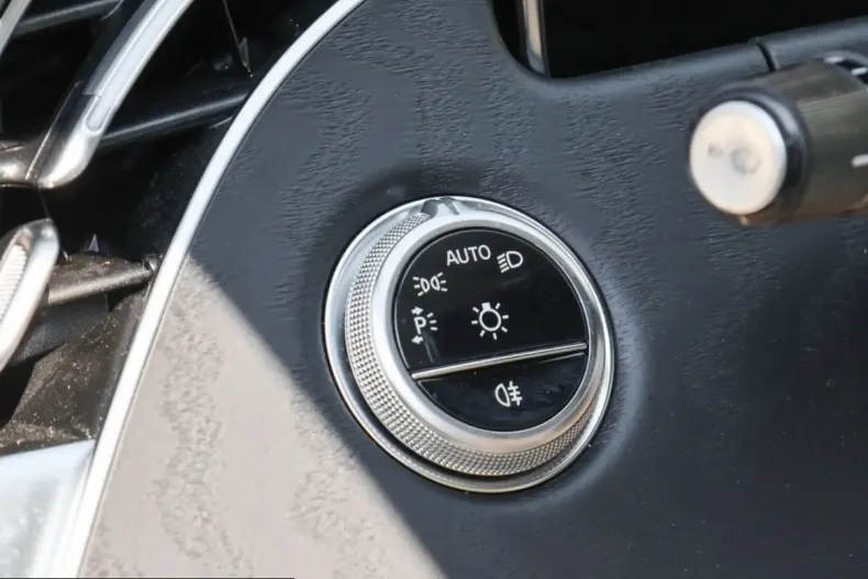 Mercedes-Benz E 300 (Clasa E) din 2025 cu 26.791 km - oferta MER241738 - foto 14
