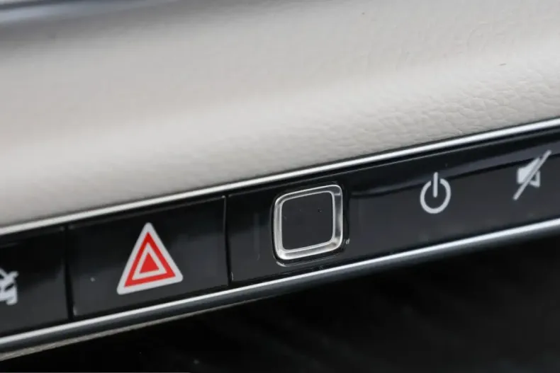 Mercedes-Benz E 300 (Clasa E) din 2025 cu 26.791 km - oferta MER241738 - foto 17