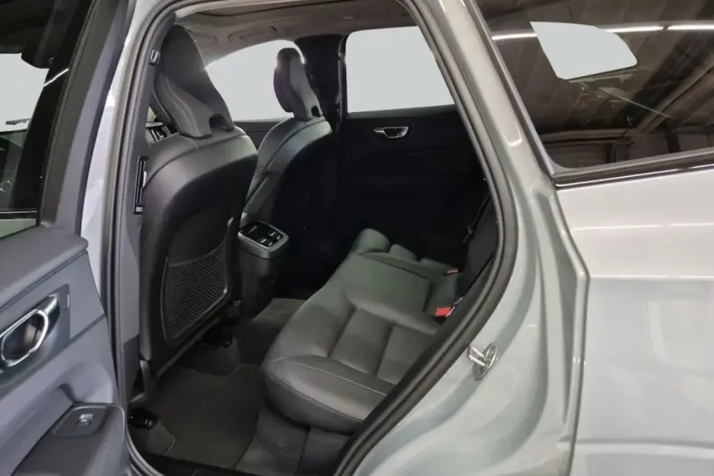 Volvo XC60 din 2025 cu 28.000 km - oferta VOL241748 - foto 7