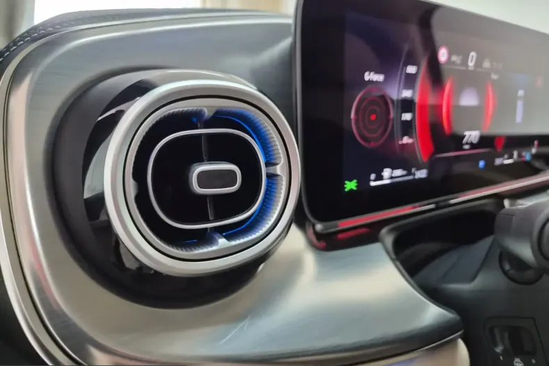 Mercedes-Benz V 300 (Clasa V) din 2024 cu 49.000 km - oferta MER241764 - foto 28