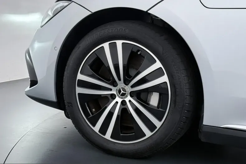 Mercedes-Benz EQE (Clasa E) din 2024 cu 30.126 km - oferta MER241771 - foto 19