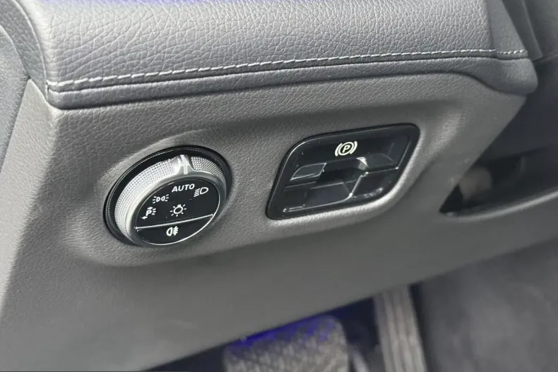Mercedes-Benz EQE (Clasa E) din 2024 cu 30.126 km - oferta MER241771 - foto 25