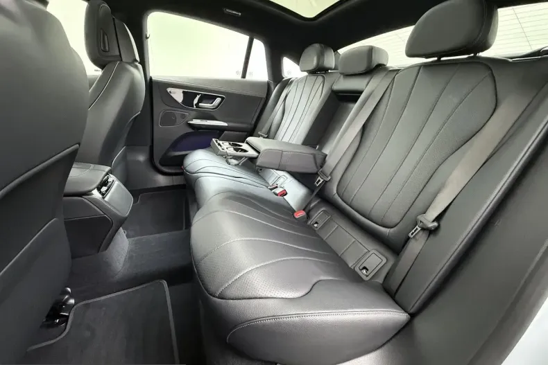 Mercedes-Benz EQE (Clasa E) din 2024 cu 30.126 km - oferta MER241771 - foto 27