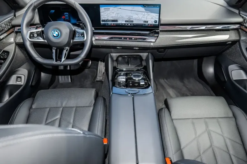 BMW 550 (Seria 5) din 2025 cu 15.900 km - oferta BMW241785 - foto 3