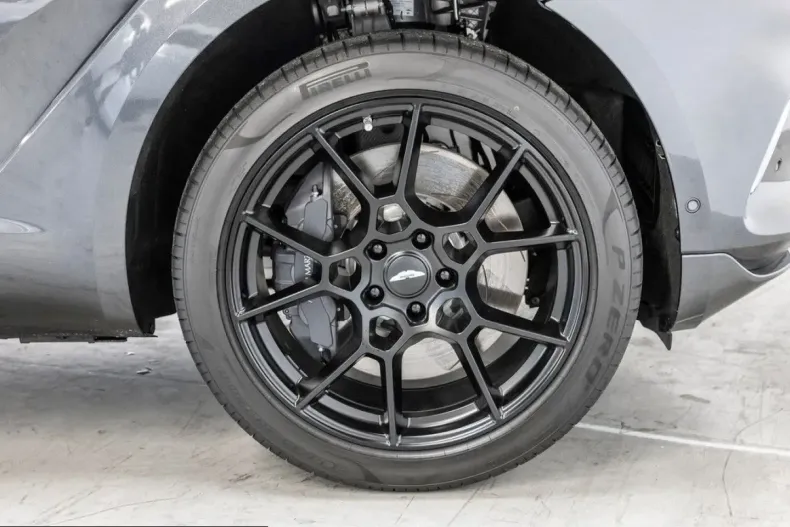 Aston Martin DBX din 2025 cu 27.000 km - oferta AST241806 - foto 4