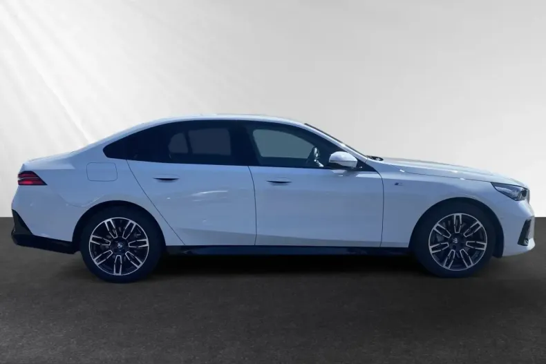 BMW 550 (Seria 5) din 2025 cu 21.290 km - oferta BMW241813 - foto 2