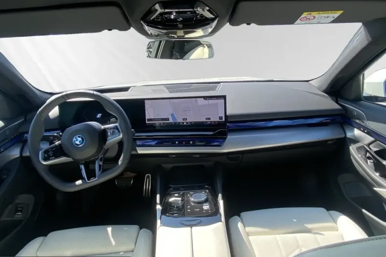 BMW 550 (Seria 5) din 2025 cu 21.290 km - oferta BMW241813 - foto 11