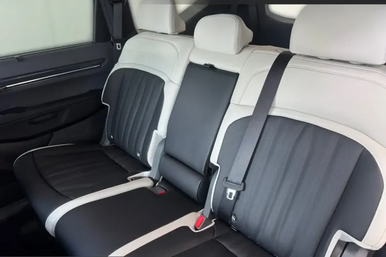 Kia EV9 din 2025 cu 9.932 km - oferta KIA241842 - foto 10