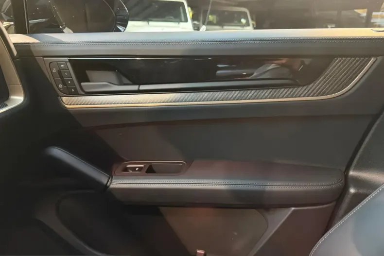 Porsche Cayenne din 2025 cu 16.000 km - oferta POR241851 - foto 22