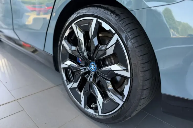 BMW i5 (Seria 5) din 2023 cu 33.190 km - oferta BMW241860 - foto 7
