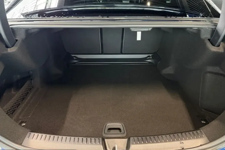 Mercedes-Benz E 220 (Clasa E) din 2025 cu 12.126 km - oferta MER241869 - foto 8