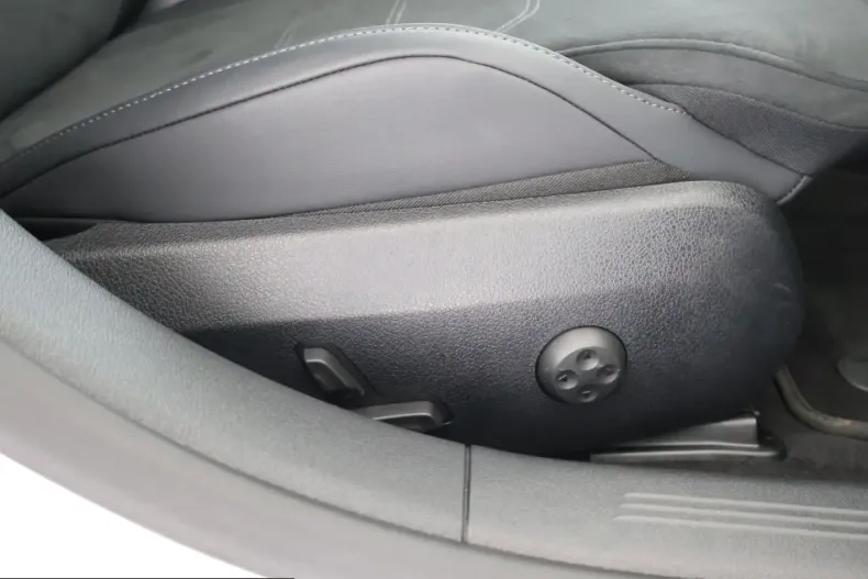 Mercedes-Benz E 200 (Clasa E) din 2025 cu 21.727 km - oferta MER241871 - foto 15