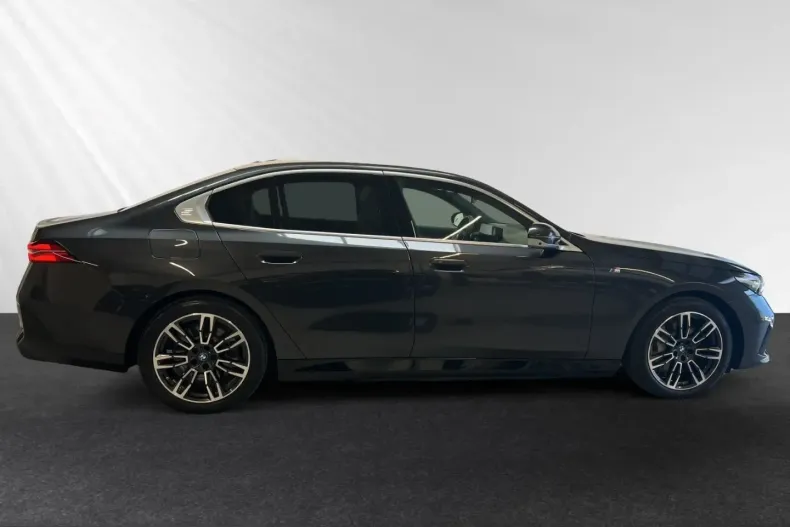BMW 550 (Seria 5) din 2025 cu 17.600 km - oferta BMW241876 - foto 2