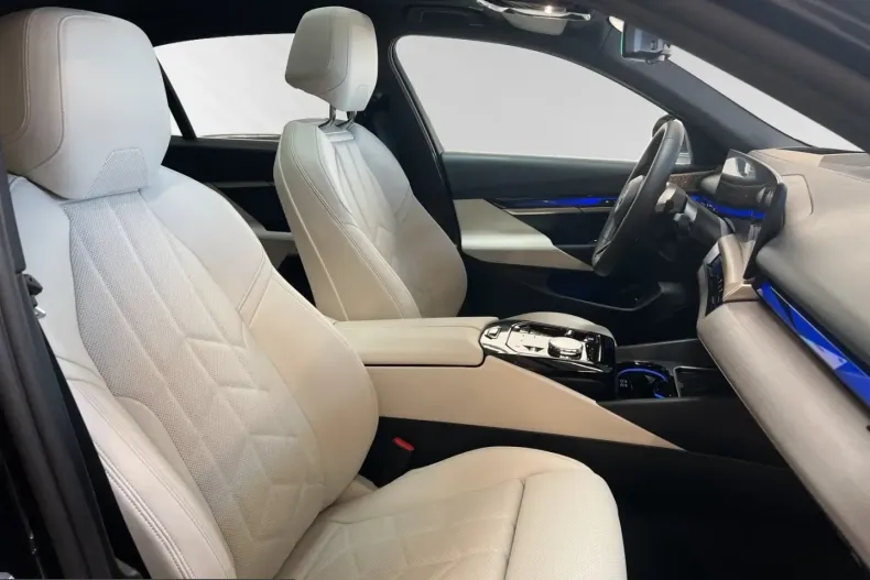 BMW 550 (Seria 5) din 2025 cu 17.600 km - oferta BMW241876 - foto 7