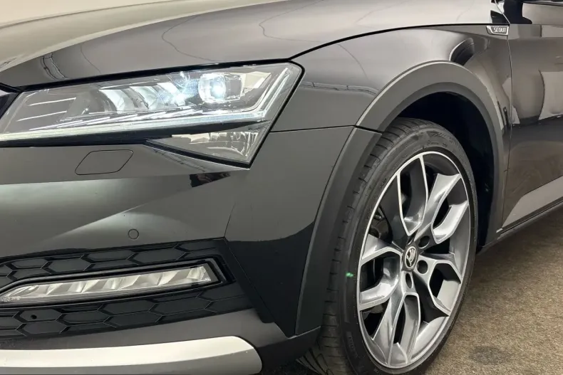 Skoda Superb din 2023 cu 80.565 km - oferta SKO241888 - foto 6