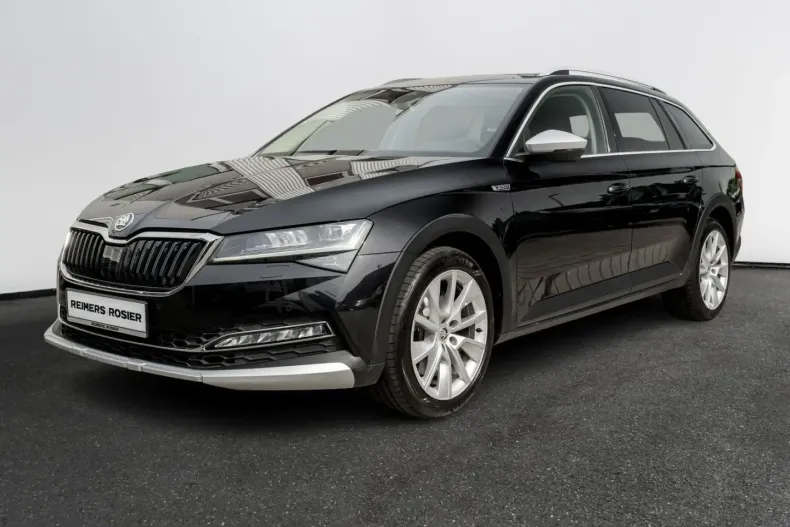 Skoda Superb din 2022 cu 64.950 km - oferta SKO241890 - foto 1