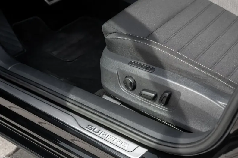 Skoda Superb din 2022 cu 64.950 km - oferta SKO241890 - foto 26