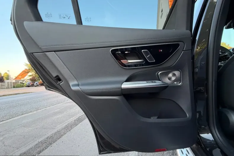 Mercedes-Benz GLC 300 (Clasa GLC) din 2025 cu 21.989 km - oferta MER241912 - foto 29