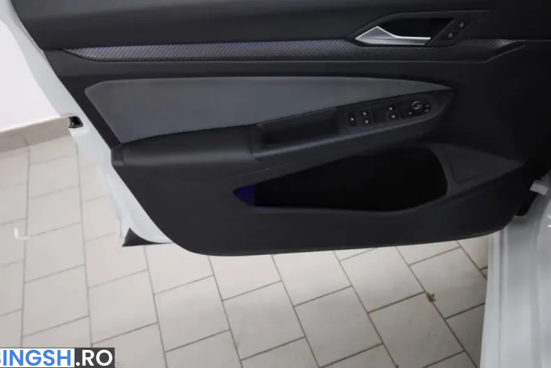 Volkswagen Golf din 2023 cu 11.552 km - oferta VOL241937 - foto 6