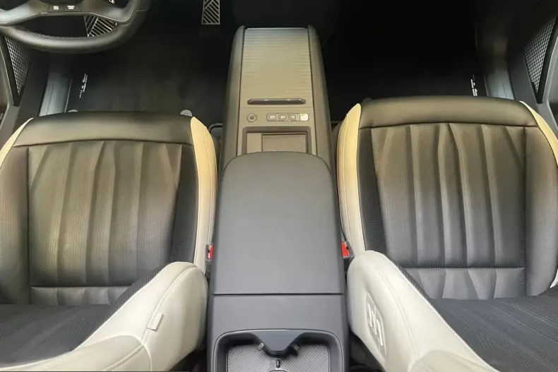 Kia EV9 din 2024 cu 12.418 km - oferta KIA241968 - foto 13
