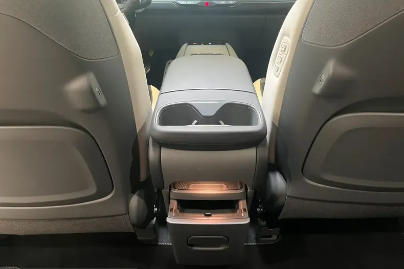 Kia EV9 din 2024 cu 12.418 km - oferta KIA241968 - foto 16