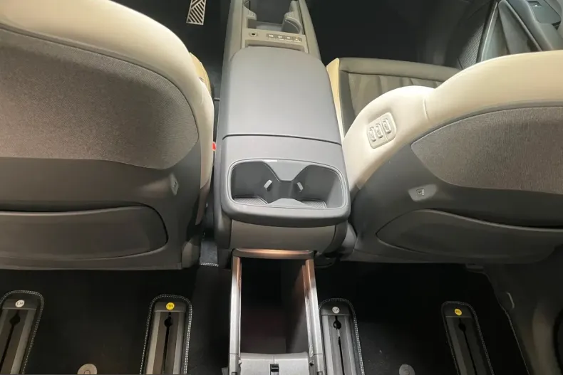 Kia EV9 din 2024 cu 12.418 km - oferta KIA241968 - foto 17