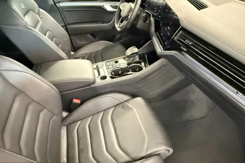 Volkswagen Touareg din 2025 cu 37.976 km - oferta VOL241970 - foto 17